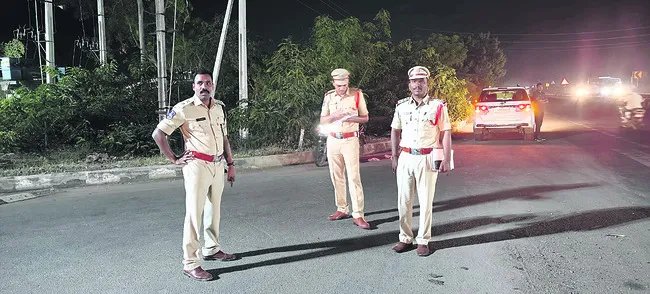 అజాగ్రత్త వల్లే రోడ్డు ప్రమాదాలు