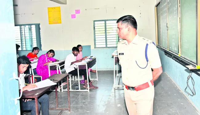 పరీక్ష కేంద్రాల వద్ద అప్రమత్తంగా ఉండండి