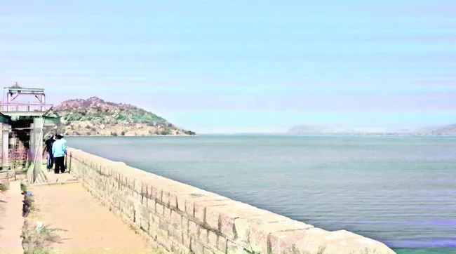 చివరి విడతకు కొనసాగుతున్న నీటి విడుదల 