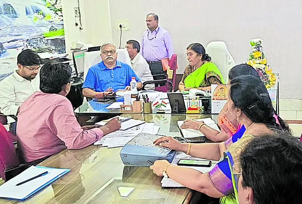 సిజేరియన్లు చేసే ఆస్పత్రులకు నోటీసులివ్వండి