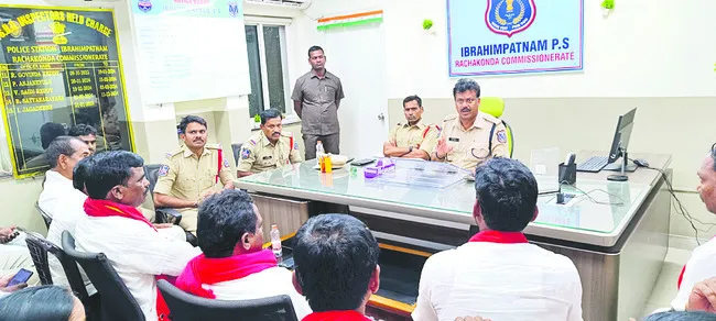 పది వేల మందితో మళ్లీ వస్తాం