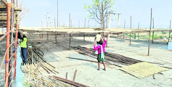 ఉత్సవాలకు ముస్తాబు.. 
