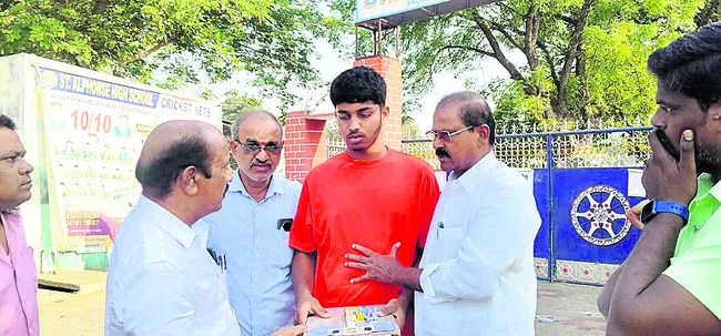 పుట్టెడు దుఃఖంతో ‘పది’ పరీక్షకు.. 