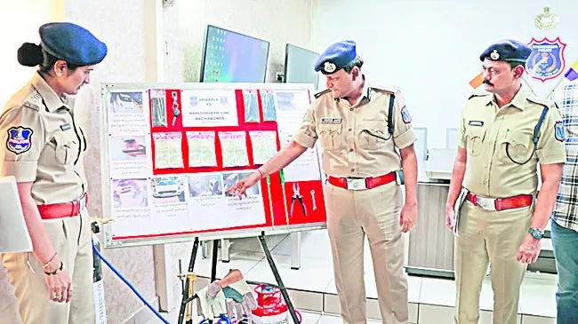 ఏటీఎంలలో చోరీలకు పాల్పడుతున్న అంతర్రాష్ట్ర ముఠా అరెస్ట్