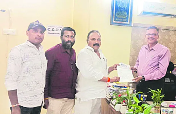 మూల్యాంకన పారితోషికం సకాలంలో ఇవ్వాలి
