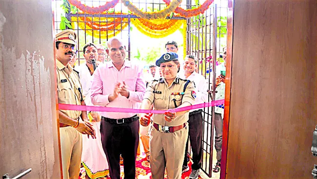 ఆర్‌పీఎఫ్‌ మహిళా బ్యారక్‌ ప్రారంభం