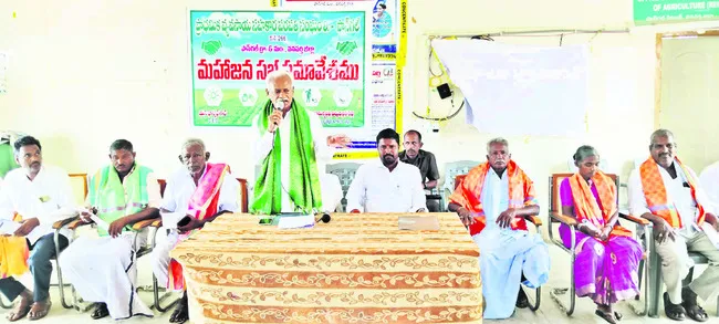 రుణాలు చెల్లించి అభివృద్ధికి సహకరించాలి 