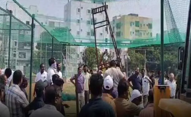 బడంగ్‌పేటలో హైడ్రా కూల్చివేతలు.. పలువురు అరెస్ట్‌!