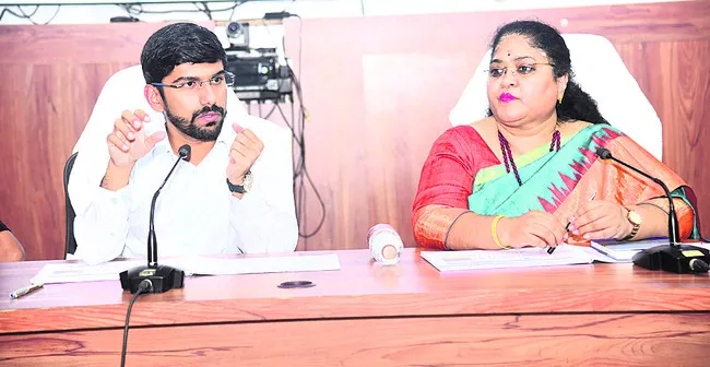 తల్లీబిడ్డలపై  మమకారం చూపాలి 
