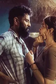 Kollywood Hero Vikram takes auto to avoid crowd after screening of Movie6