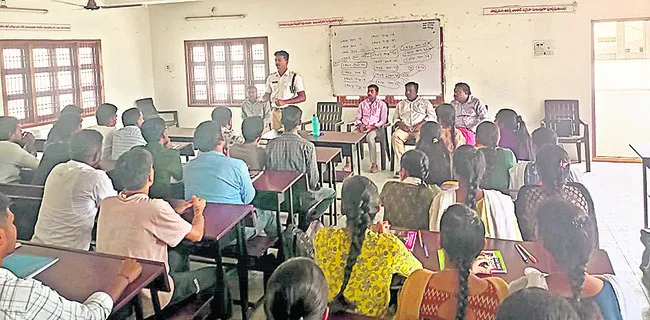 పట్టుదలగా చదివితే లక్ష్యం చేరుకోవచ్చు