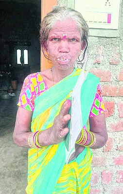 ‘అయ్యా.. నా భూమి ఇప్పించండి’