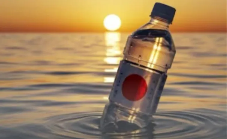 Japanese Scientists Develop Groundbreaking Plastic That Dissolves in Saltwater