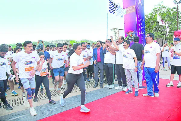ఉత్సాహంగా డెసిబుల్‌ డాష్‌ రన్‌ 
