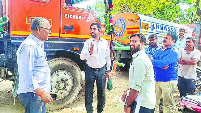 ట్యాంకర్ల డెలివరీ టైమింగ్‌ తగ్గించాలి 