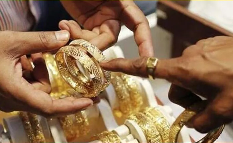 Couple took Jewelery worth 1 Lakh 50 Thousand by Paying rs 1000 Shocking Robbery