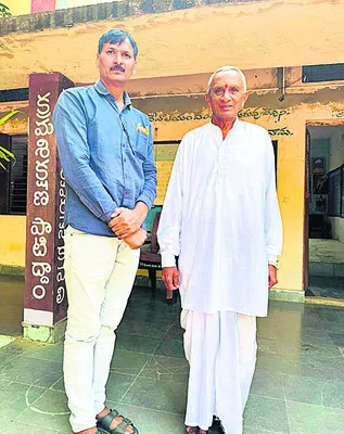 పంచకట్టుతోనే పాఠాలు
