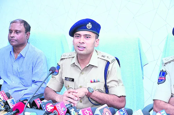 సైబర్‌ నేరాలపై అప్రమత్తత అవసరం