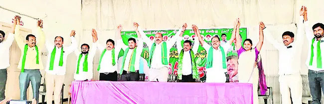 గిరిజన ఎమ్మెల్యేలకు మంత్రి పదవి ఇవ్వాలి