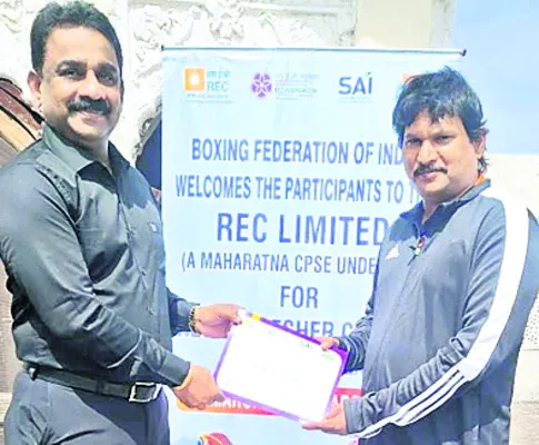 శాప్‌ కోచ్‌ అబ్బుకు కోచ్‌ రిఫ్రెష్‌ కోర్సు సర్టిఫికెట్‌