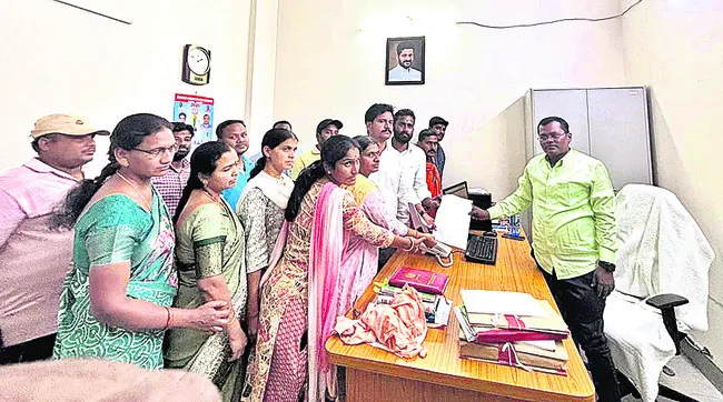 ఔట్‌సోర్సింగ్‌ ఉద్యోగాల భర్తీలో అవకతవకలు
