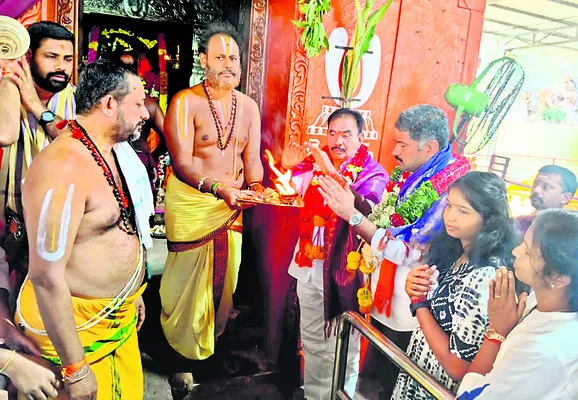 వైఎస్‌ కుటుంబ సహకారంతోనే జెడ్పీ చైర్మన్‌ స్థాయికి..