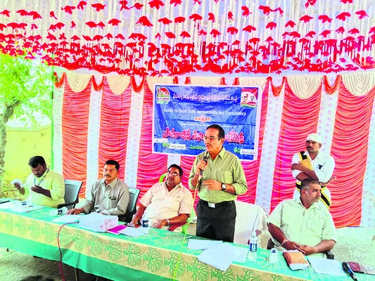 కొండను తవ్వి.. ఎలుకను పట్టారు!