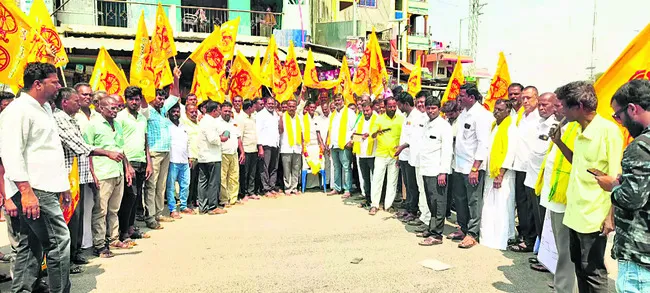 తంబళ్లపల్లెలో తమ్ముళ్ల వర్గ పోరు
