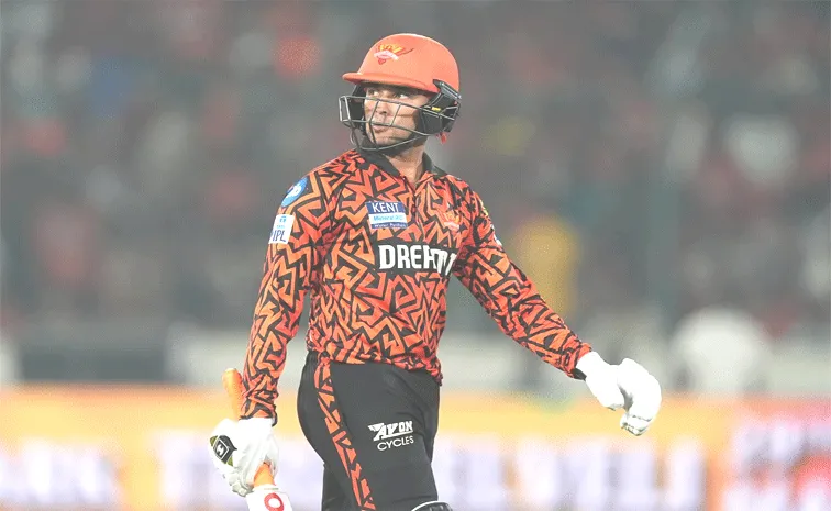 Abhishek Sharma Run Out After Mix-Up With Travis Head