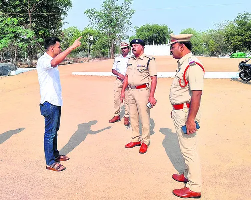 ఈద్గా వద్ద పటిష్ట బందోబస్తు
