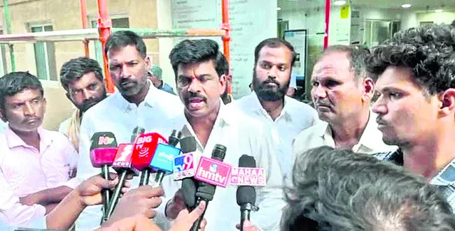 రక్తచరిత్రను  ప్రజలు హర్షించరు 