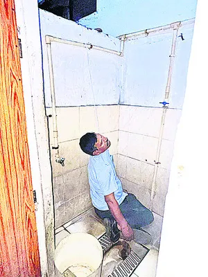 అనుమానాస్పదంగా ఉద్యోగి మృతి