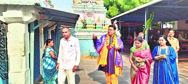 శ్రీ సోమేశ్వరుడి సేవలో జిల్లా జడ్జి   