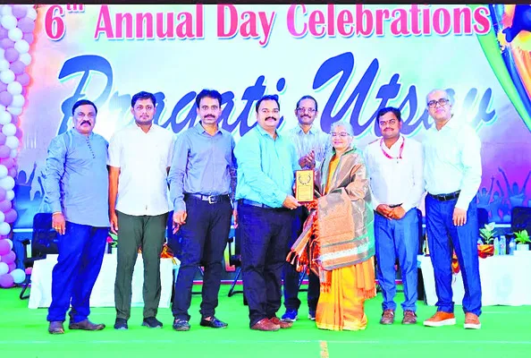 ఉన్నత స్థానాలను అధిరోహించాలి