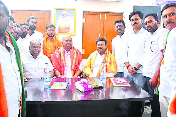 బాధ్యతలు స్వీకరించిన రితీశ్‌ రాథోడ్‌
