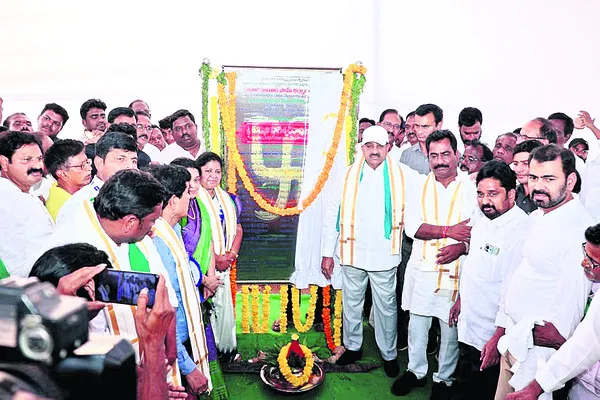 ధర స్థిరీకరణకు కేంద్రంపై ఒత్తిడి తెస్తాం