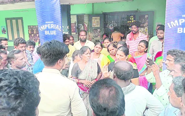 కోడి పందేల స్థావరాలపై దాడులు 