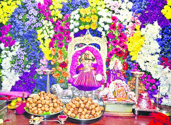 ‘పైడితల్లి’కి ఉగాది శోభ 
