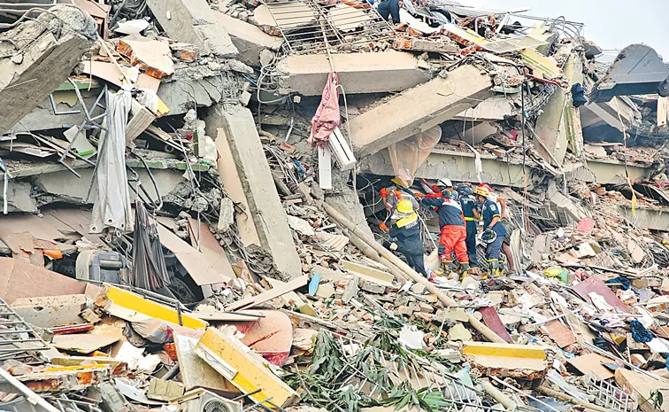 Myanmar: Smell of death fills the air near epicentre of Myanmar earthquake