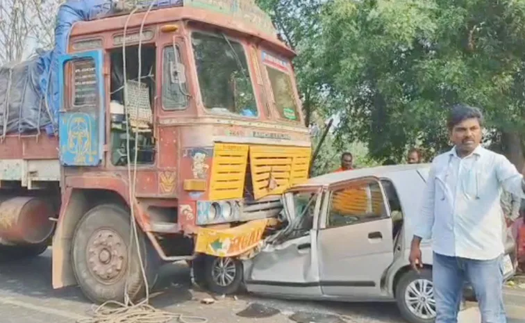 Few People Died In Road Accident After Car Hits Lorry
