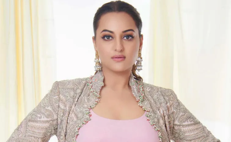 Sonakshi Sinha Extends Support To Stand Up Comedian Vir Das Over Pollution Concerns