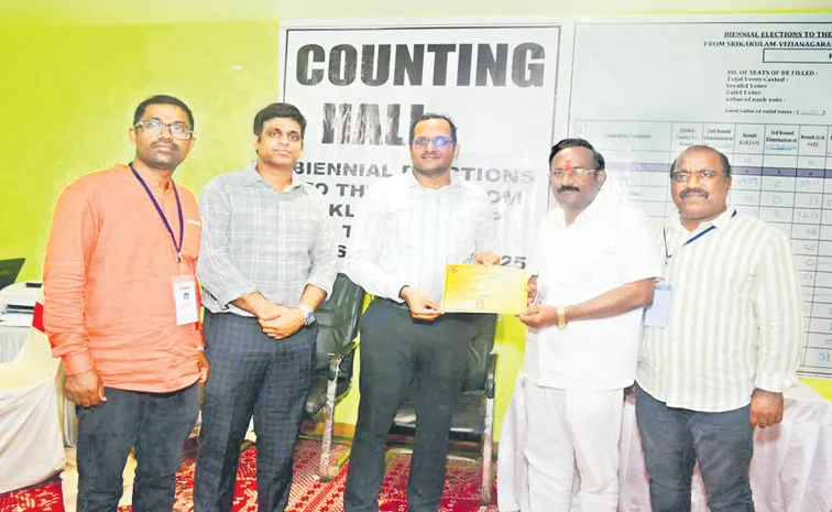 Teachers union candidate Gade Srinivasulu Naidu wins in MLC Election