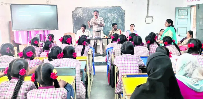 సైబర్ నేరాలపై అవగాహన ఉండాలి
