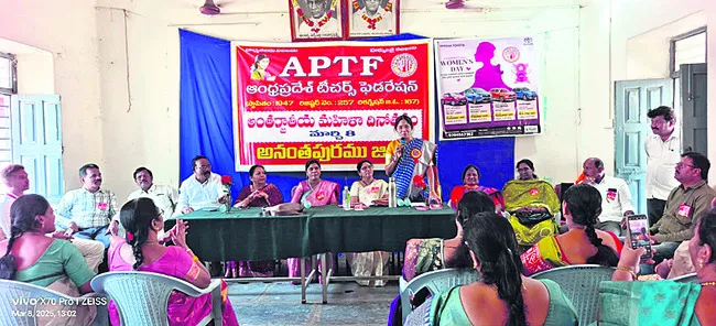 మహిళా సాధికారతకు ఉపాధ్యాయినులే నిర్దేశకులు