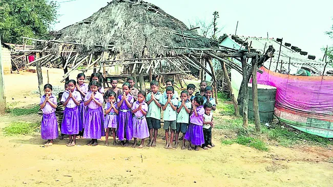 ● నమ్మండి.. ఇదే మా పాఠశాల..! 