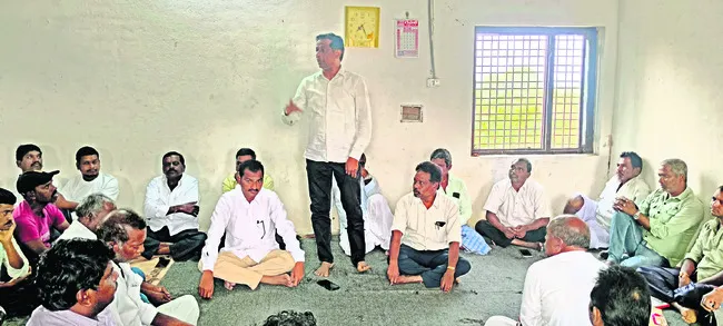 సర్కార్‌ బడిని బతికించండి
