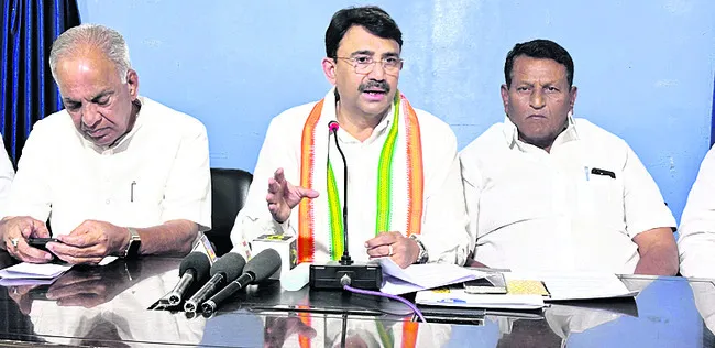 లోక్‌సభలో ఎంపీలకు మాట్లాడే హక్కు లేదా?