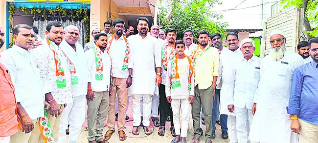 పార్టీ బలోపేతానికి ఐక్యంగా పనిచేయాలి 