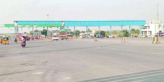 పెరిగిన టోల్‌ చార్జీలు