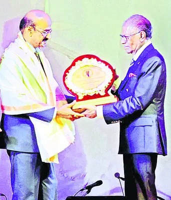 డాక్టర్‌ జగదీష్‌కు అవార్డు 